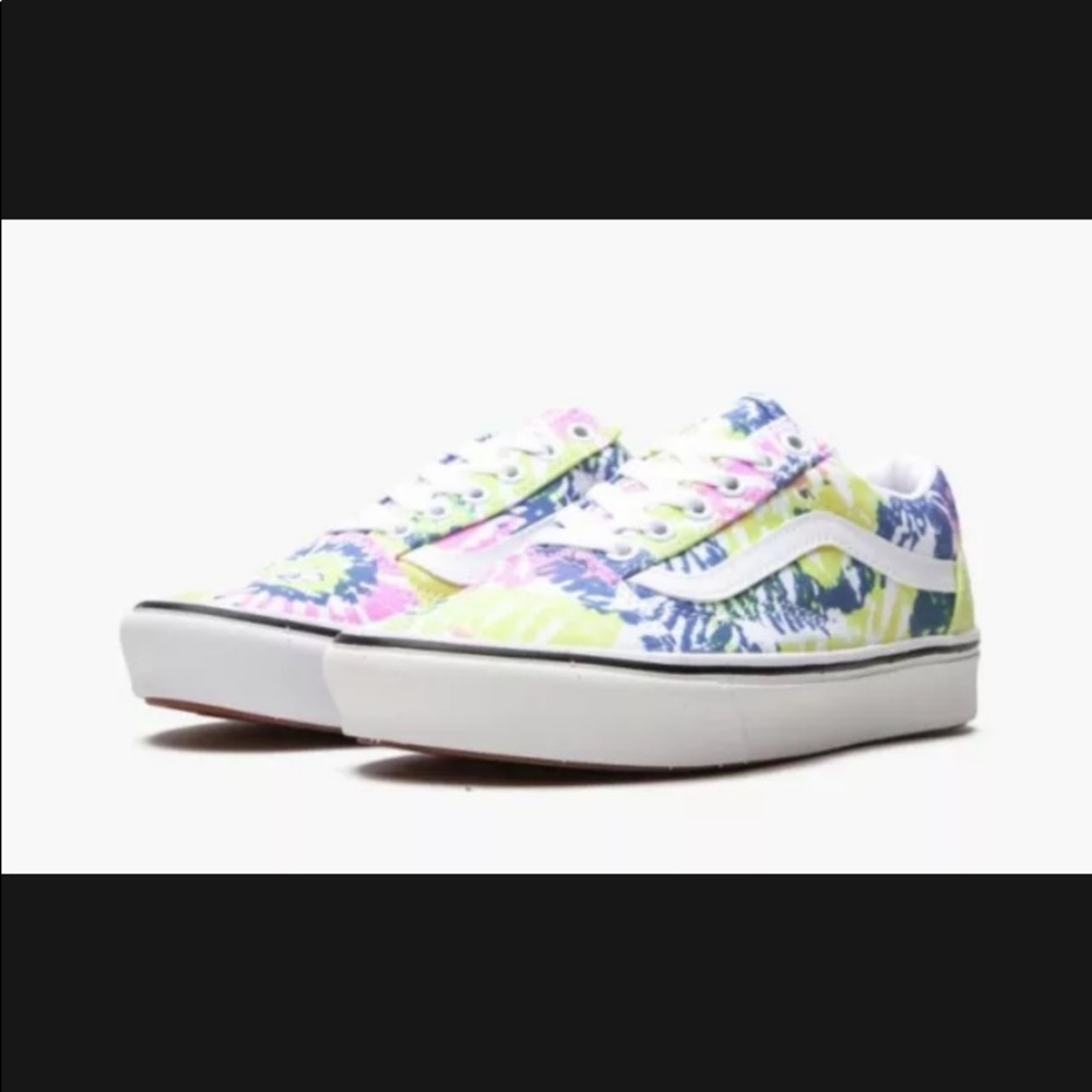 Brand New!!! Mens VANS  “Tie-Dye” COMFYCUSH OLD SKOOL SNEAKERS!!!